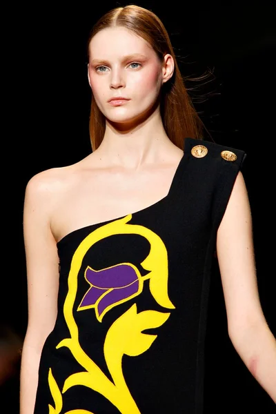 Look 15